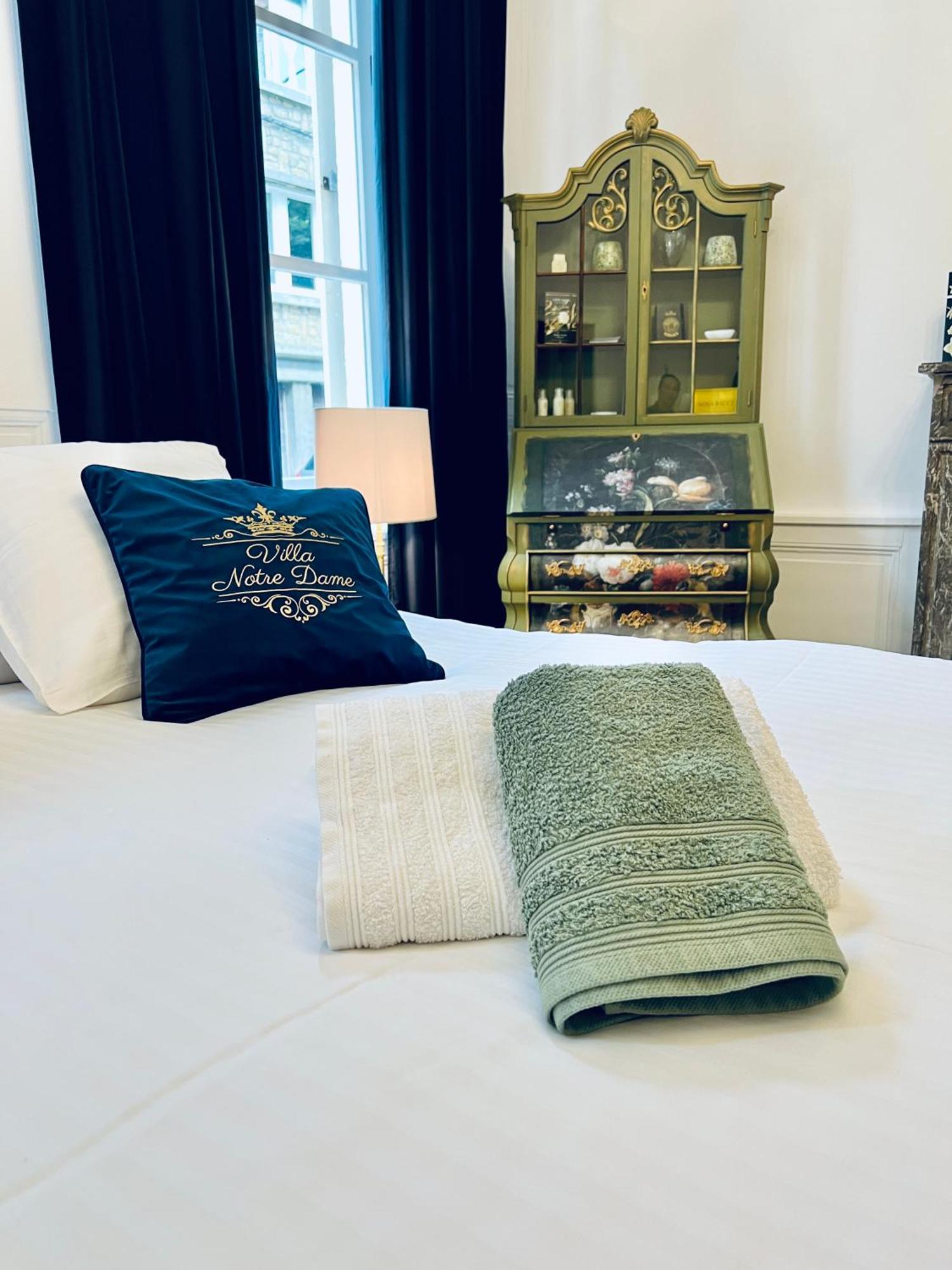 La Suite De Notre Dame Au Pied Du Chateau Fort Sedan Esterno foto