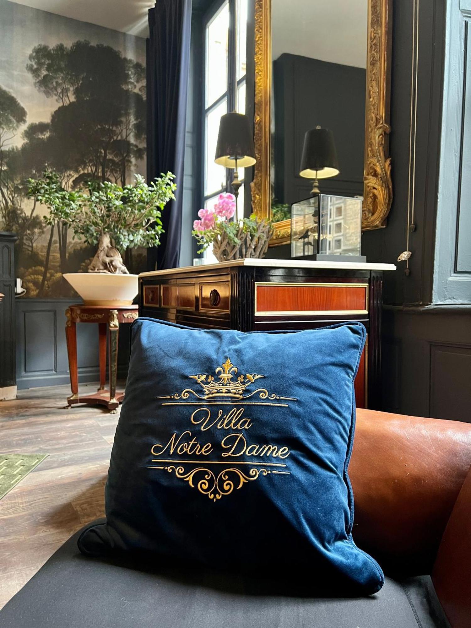 La Suite De Notre Dame Au Pied Du Chateau Fort Sedan Esterno foto